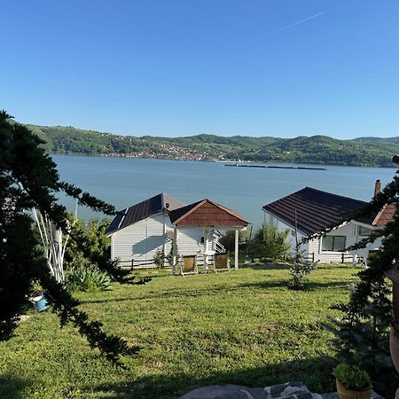 Villa Dream Tricule Svinita Exterior foto